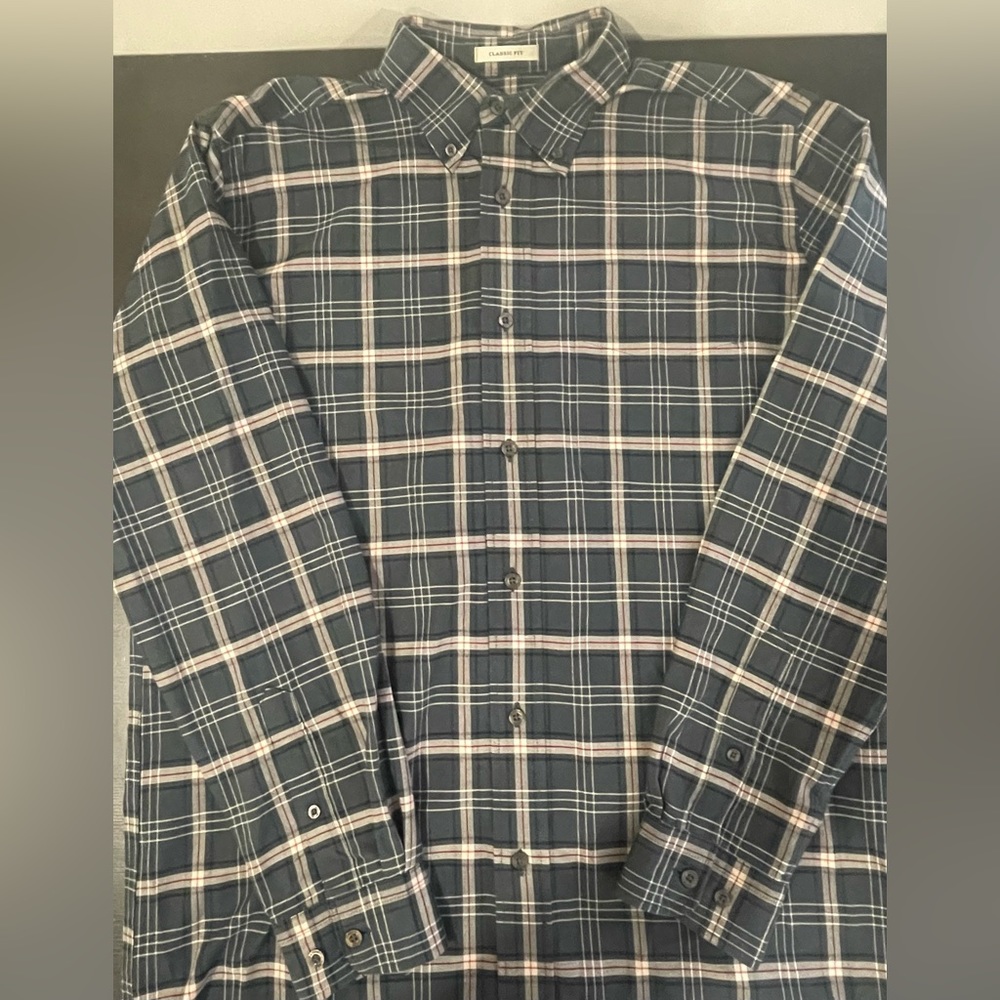 Natural Basix 100% Cotton *Like New* Classic Fit Buttondown. Size M